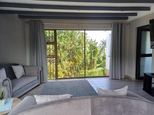 Χώρος καθιστικού στο Cove Rock Beachhouse