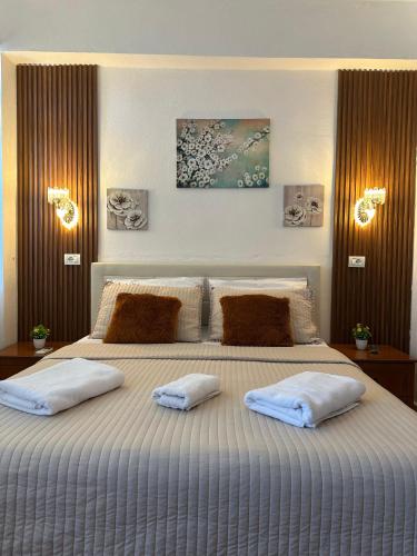 Ένα ή περισσότερα κρεβάτια σε δωμάτιο στο Kingsland Apartment Ksamil