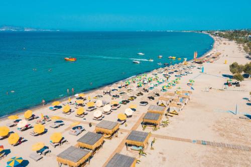 an overhead view of a beach with umbrellas and the ocean at XENOS VILLA 7 with a private pool near the sea in Tigaki