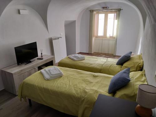 Postel nebo postele na pokoji v ubytování 1375 Suites