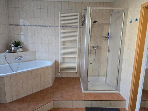 Ένα μπάνιο στο Tenneberger Wohnung1