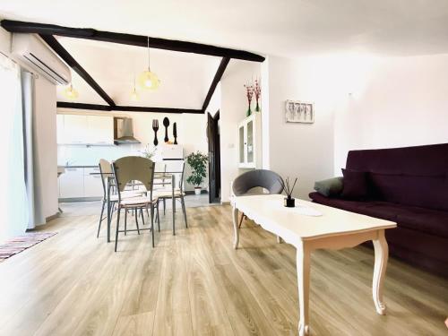 Luna Maris Apartments