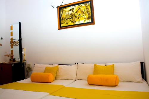 Letto o letti in una camera di The Tree House VIP Cottage Anuradhapura