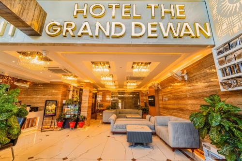 Ein Sitzbereich in der Unterkunft Hotel The Grand Dewan