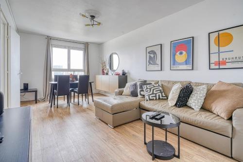 Chic apartment centre Paris