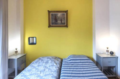 Spacious and bright apt in Eksarchia