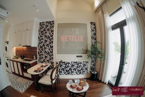 Un lugar para sentarse en High Ser-Apt -Warmly & Spacious- Peaceful- Bathtub- Greenview- Nearly bus stop- 30mins by car to HanoiOldQuater - Vinhomes OceanPark