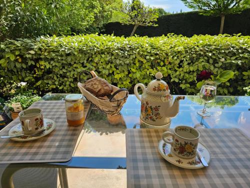 Aix centre, 2 room apartment garden, parking