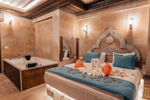Postel nebo postele na pokoji v ubytování Bayar Cave Suites