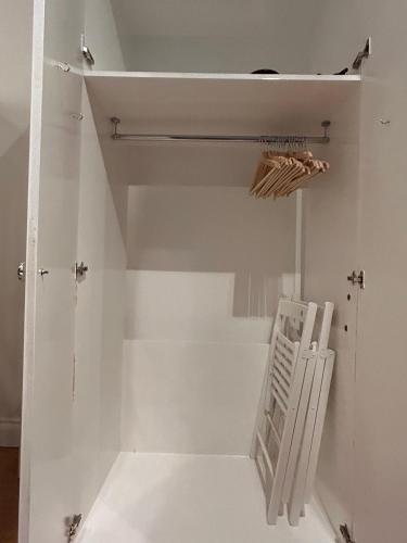 Postel nebo postele na pokoji v ubytování London Studio Stays
