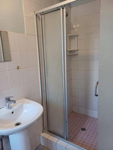 Bilik mandi di Guest room and apartment