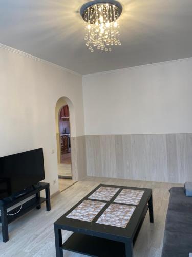 Телевизор и/или развлекательный центр в Cat Garden Riga Airport Apartments