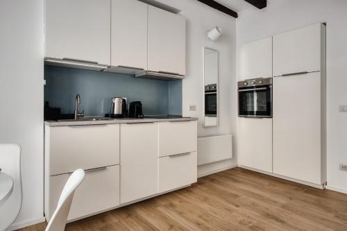 Just Urban Stays - Cozy 1-BR Apartment in Center - Steps M2 and M4 Metro