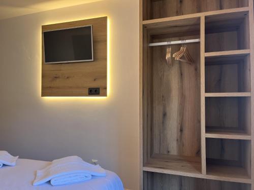 Ένα ή περισσότερα κρεβάτια σε δωμάτιο στο Hostal Restaurant Can Barala
