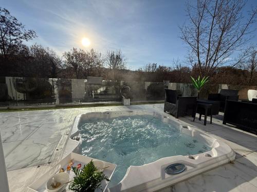 a hot tub in the middle of a patio at Magnifique maison vue spa détente nature à Limoux in Limoux