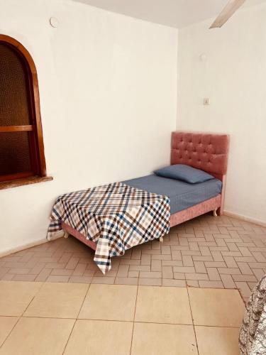 Ένα ή περισσότερα κρεβάτια σε δωμάτιο στο Gülin apart otel