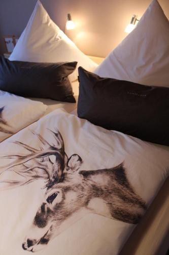 a bed with a picture of a cat on it at Ferienhaus MeinWeg in Wassenberg