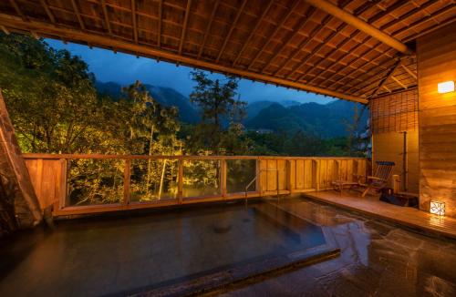 山形日式旅館游泳池或附近泳池