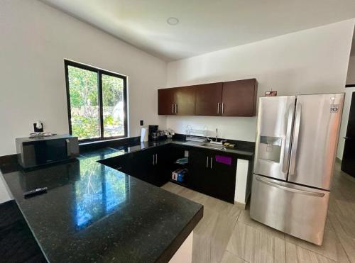 Dapur atau dapur kecil di Aylove House