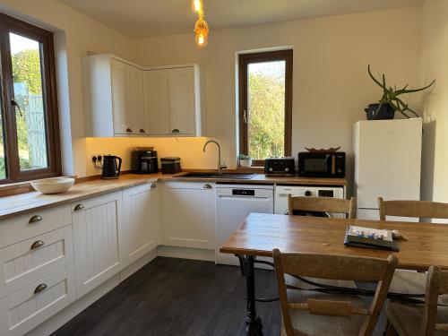 Η κουζίνα ή μικρή κουζίνα στο 3 Bed Ground Floor Apartment - Hot Tub Optional Upgrade