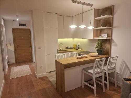 Kuchyň nebo kuchyňský kout v ubytování Royal apartment Novi Mercator