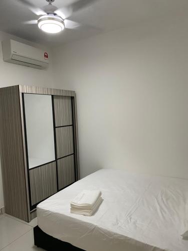 Postel nebo postele na pokoji v ubytování Edumetro apartment,subang jaya by Fieza