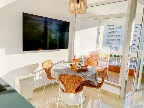 Luxury 2 min Beach with Balcony, Ocean view, Wifi, AC, SmartTV
