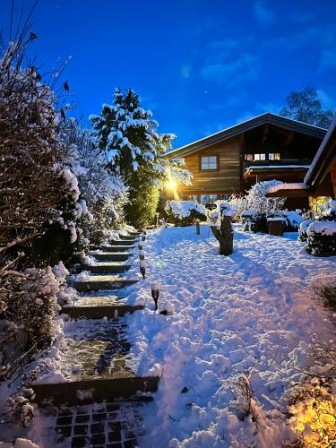 a snow covered path in front of a house at Landhaus de Gaspary in Seehausen am Staffelsee