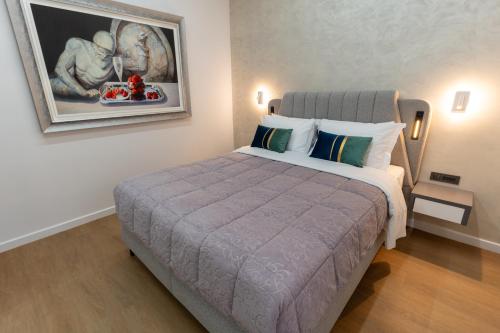 Modern Niarchos Escape