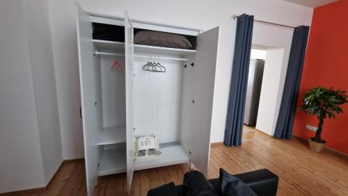 a room with a white cabinet with a bed in it at Familienfreundliche große Fewo Peter in Bärenstein bis 5 Personen in Bärenstein