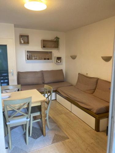 Photo de la galerie de l'établissement Appartement Cosy deux pieces coté pinede, à Saint-Raphaël