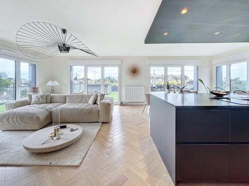 Photo de la galerie de l'établissement Luxurious rooftop - 10mins from Rennes, à Noyal-sur-Vilaine