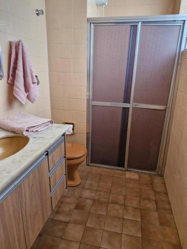 Ένα μπάνιο στο Suíte privativa