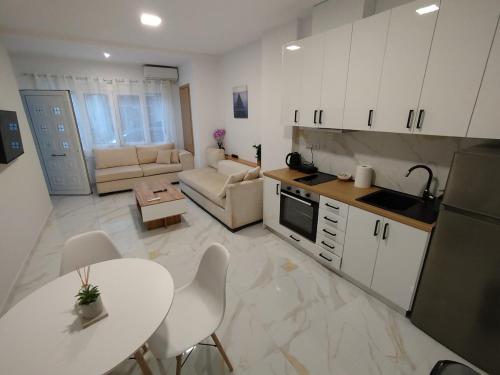 a kitchen and living room with a table and chairs at Kilkis Central Apartment 2 in Kilkís