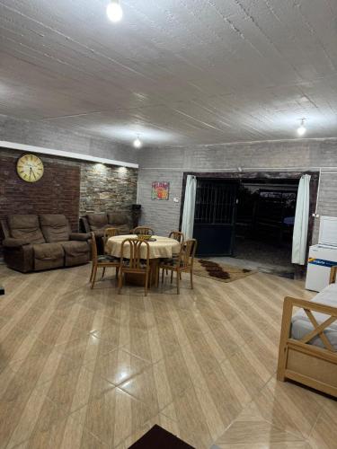 a living room with a table and chairs and a couch at Casa en San Luis in La Floresta