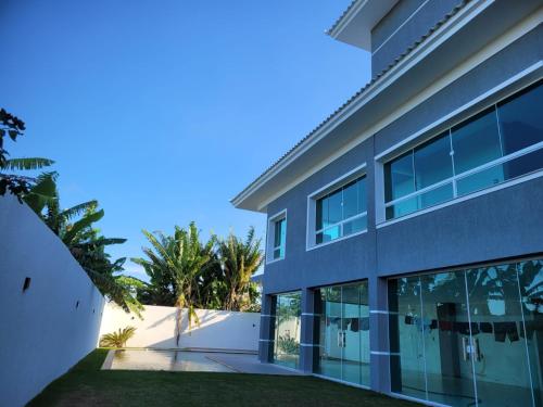 an exterior view of a building with large windows at Casa de Praia in Saquarema