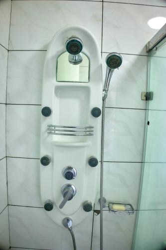 Un baño de Emana Secure Residence Apartment