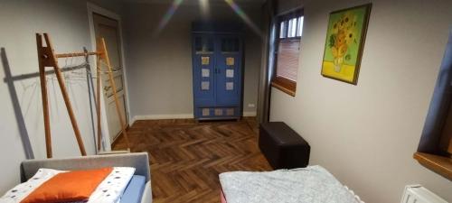 a room with a hallway with a blue door at PATEK Premium Apartments - Airport Lawica & MTP & Car races & International trade fairs in Skórzewo