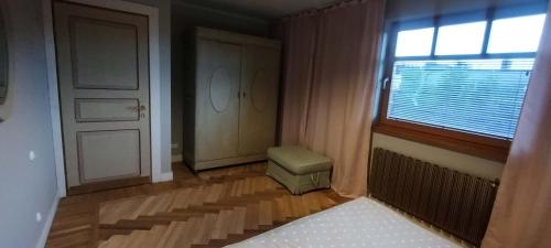 a room with a door and a window and a stool at PATEK Premium Apartments - Airport Lawica & MTP & Car races & International trade fairs in Skórzewo