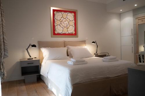 Bright Gem in Vibrant Popular Neighborhood