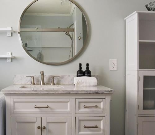 a bathroom with a sink and a mirror at Spacious 4bed, super close to UM & Downtown, 2 living rooms in Missoula