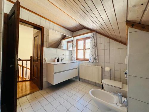 Ένα μπάνιο στο Ferienhaus Angerer