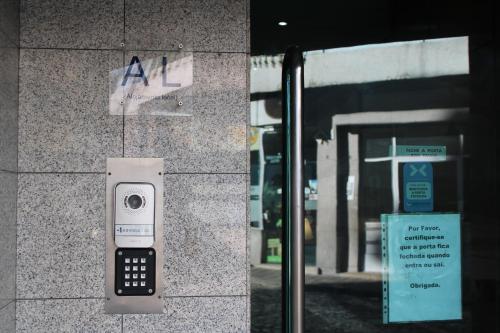 a remote control attached to the side of a building at Estúdio Corujeira in Porto