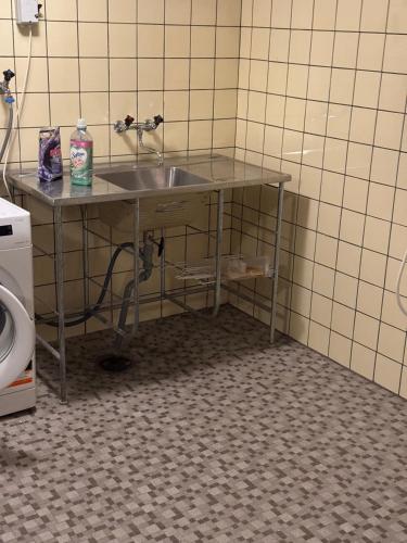 a bathroom with a sink in a tiled room at Noah Longstay Stafettgatan 42 in Västerås
