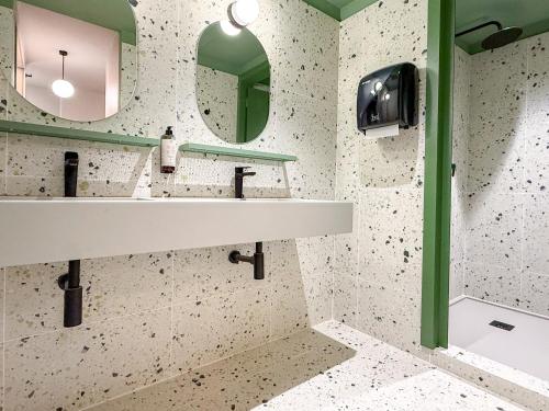 Bagno di Coeo Hernan Ruiz Rooftop Pool Hostel