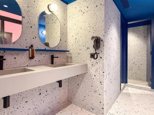 Coeo Hernan Ruiz Rooftop Pool Hostel photo 9