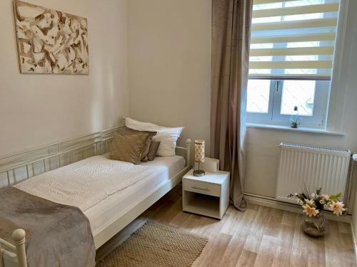 a small bedroom with a bed and a window at Altstadt-Hotel Gosequell in Goslar