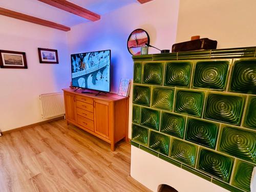 Bergbauernhof Leitenlehenにあるテレビまたはエンターテインメントセンター