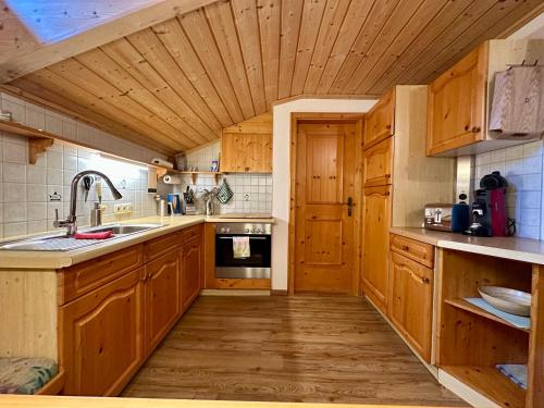 Bergbauernhof Leitenlehenにあるキッチンまたは簡易キッチン