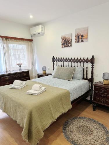 Downtown 2 minutes by walk to center and metro-direct to airpot T4